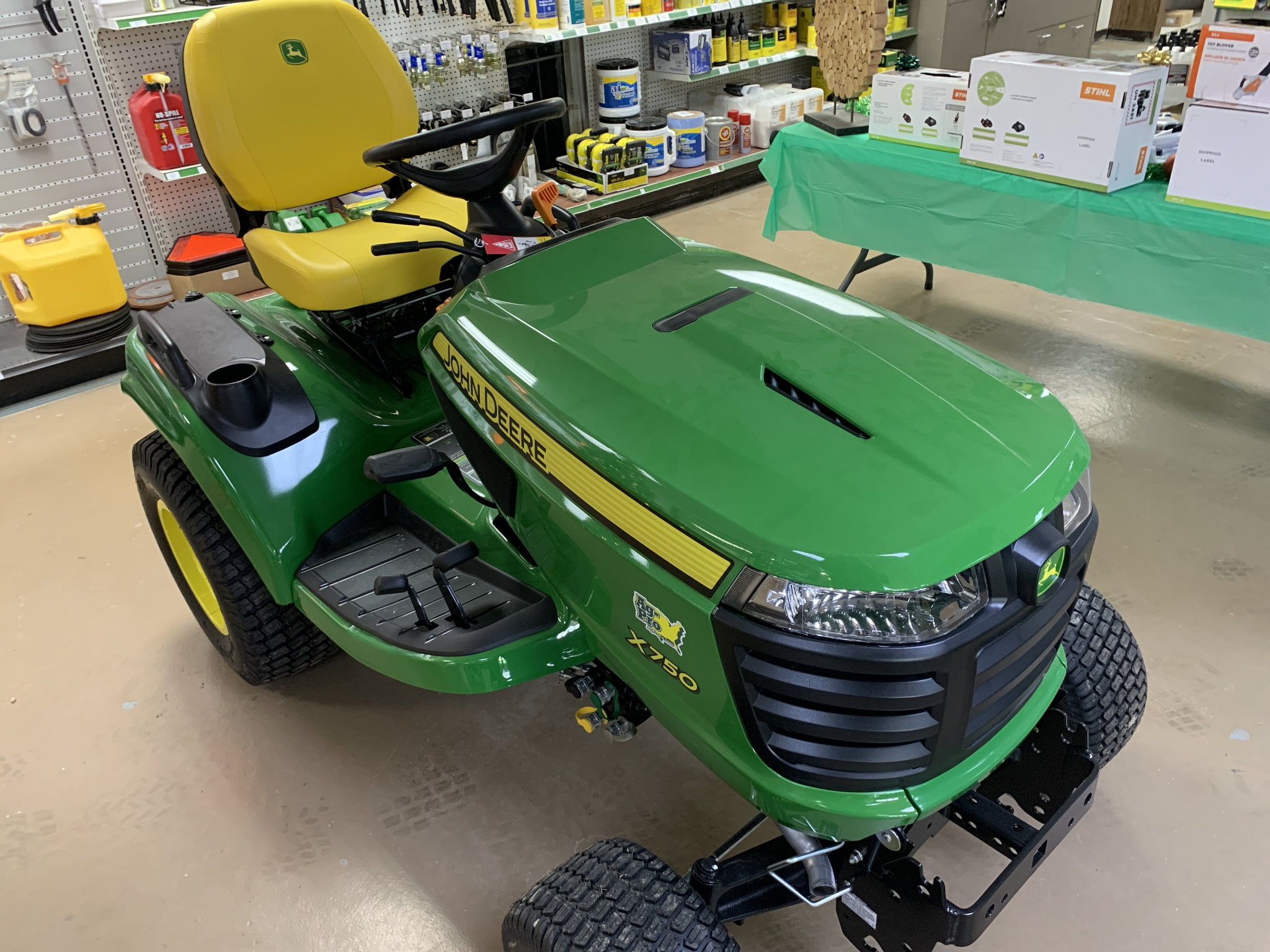 2025 John Deere X750 Image 2