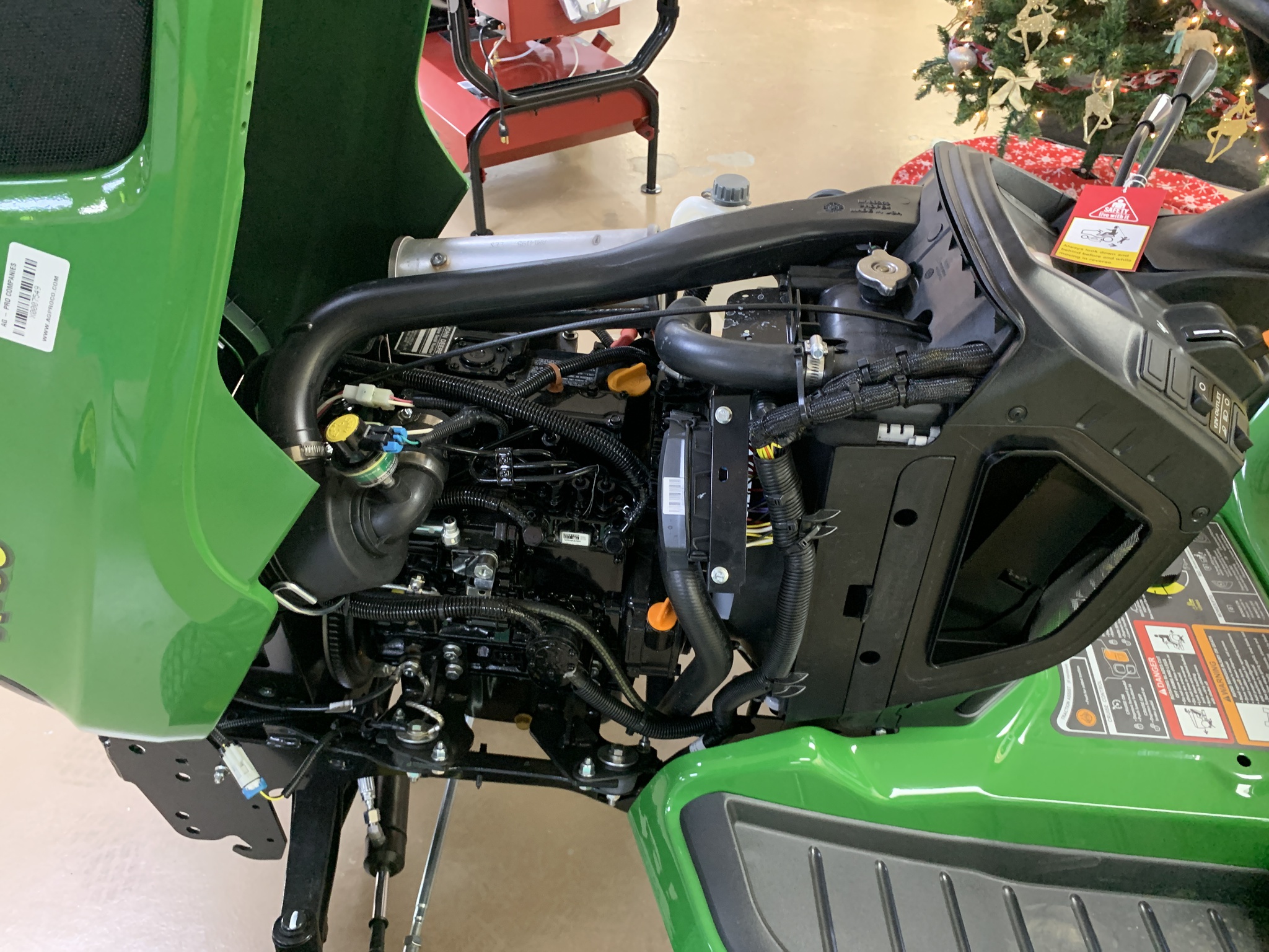 2025 John Deere X750 Image 4