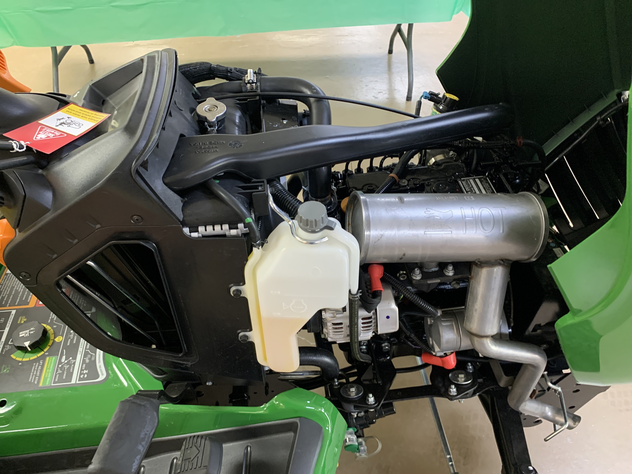 2025 John Deere X750 Image 5