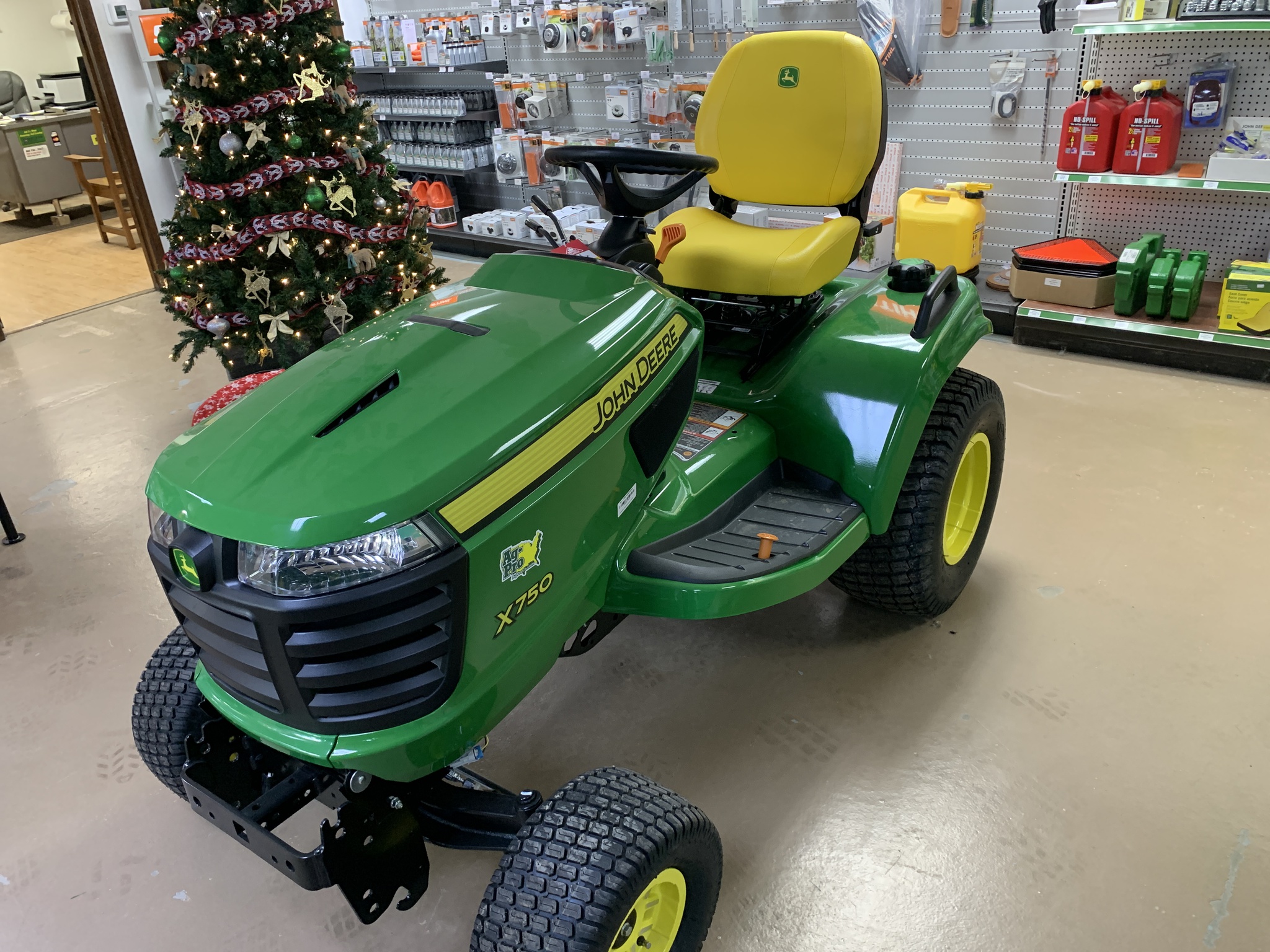 2025 John Deere X750 Image 9