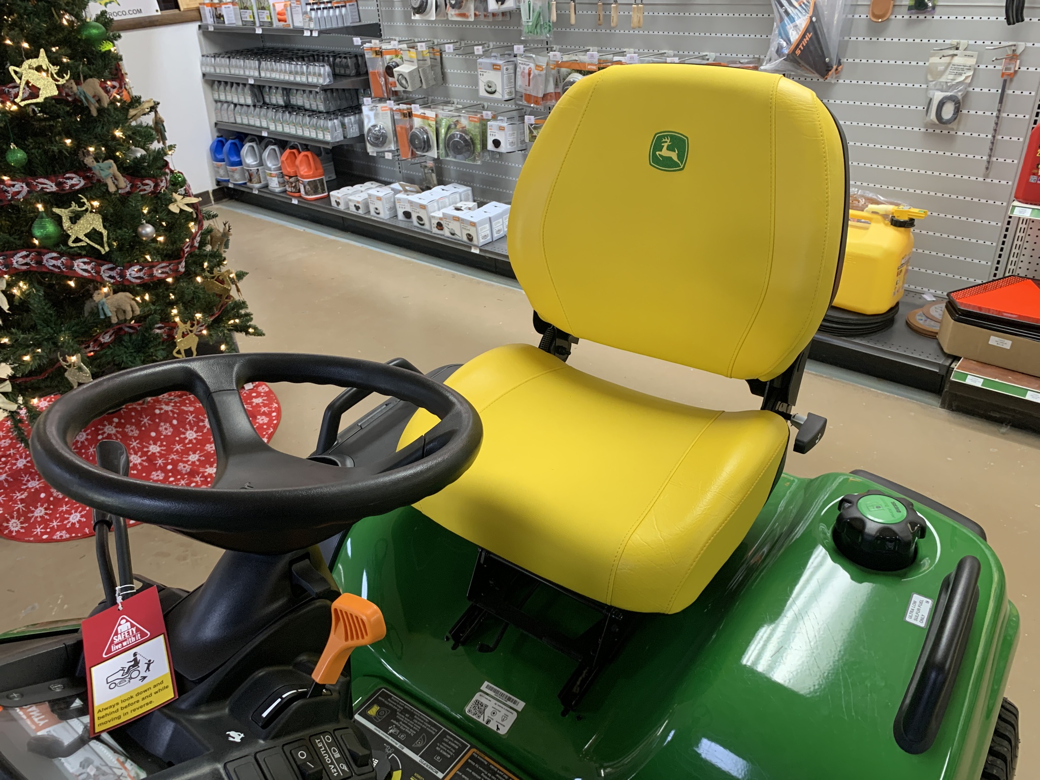 2025 John Deere X750 Image 8