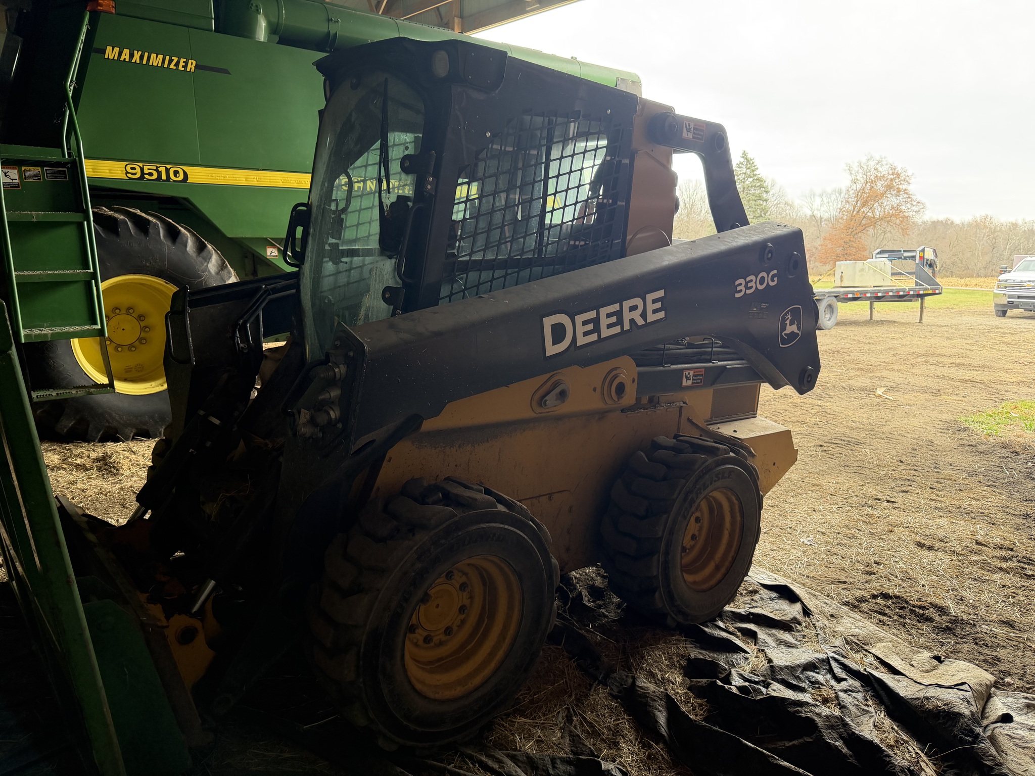 2017 John Deere 330G Image 2