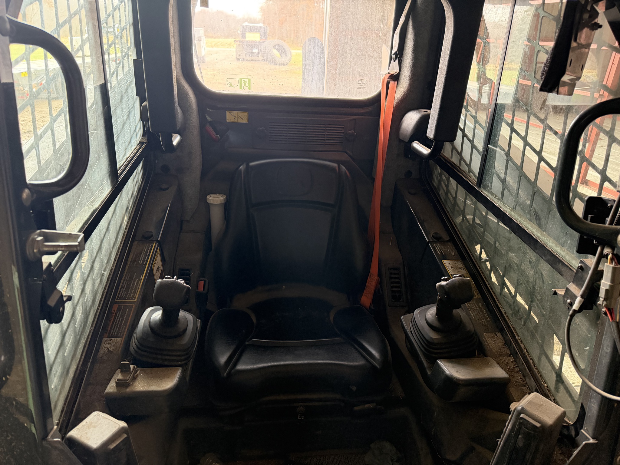 2017 John Deere 330G Image 4