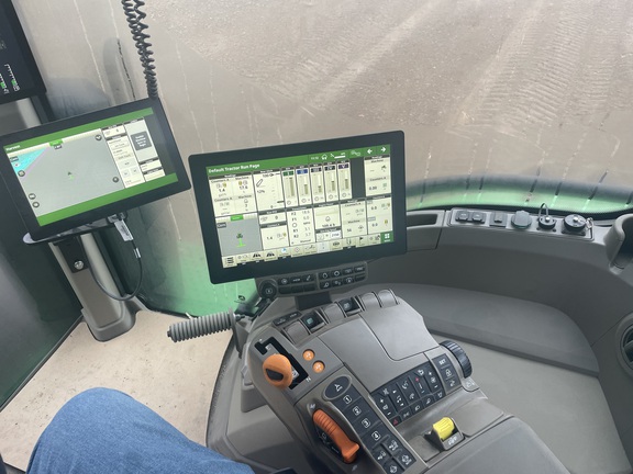 2025 John Deere 8R 310 - Photo11