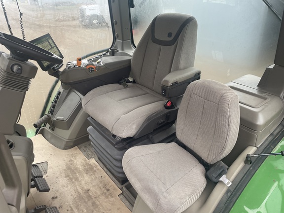 2025 John Deere 8R 310 - Photo13