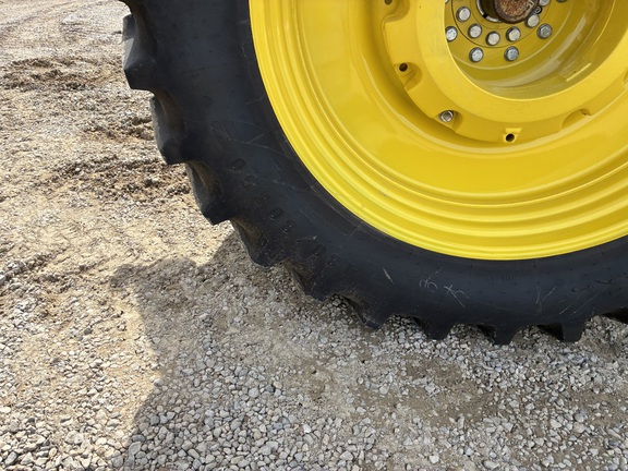 2025 John Deere 8R 310 - Photo18