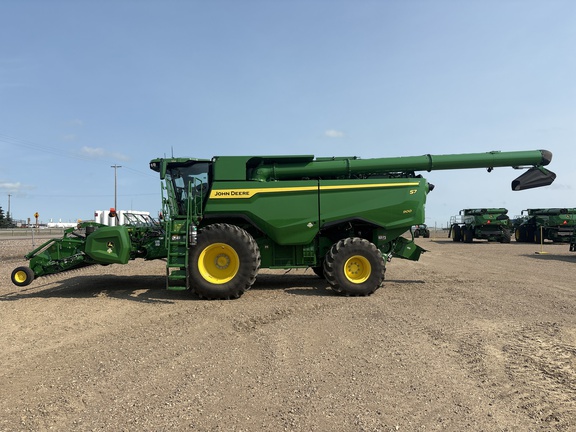 Used 2025 John Deere S7 900 Combines at Horizon Ag & Turf in Lloydminster, AB - Photo11