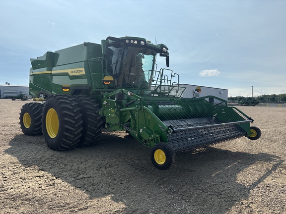 Used 2025 John Deere S7 900 Combines at Horizon Ag & Turf in Lloydminster, AB - Photo5