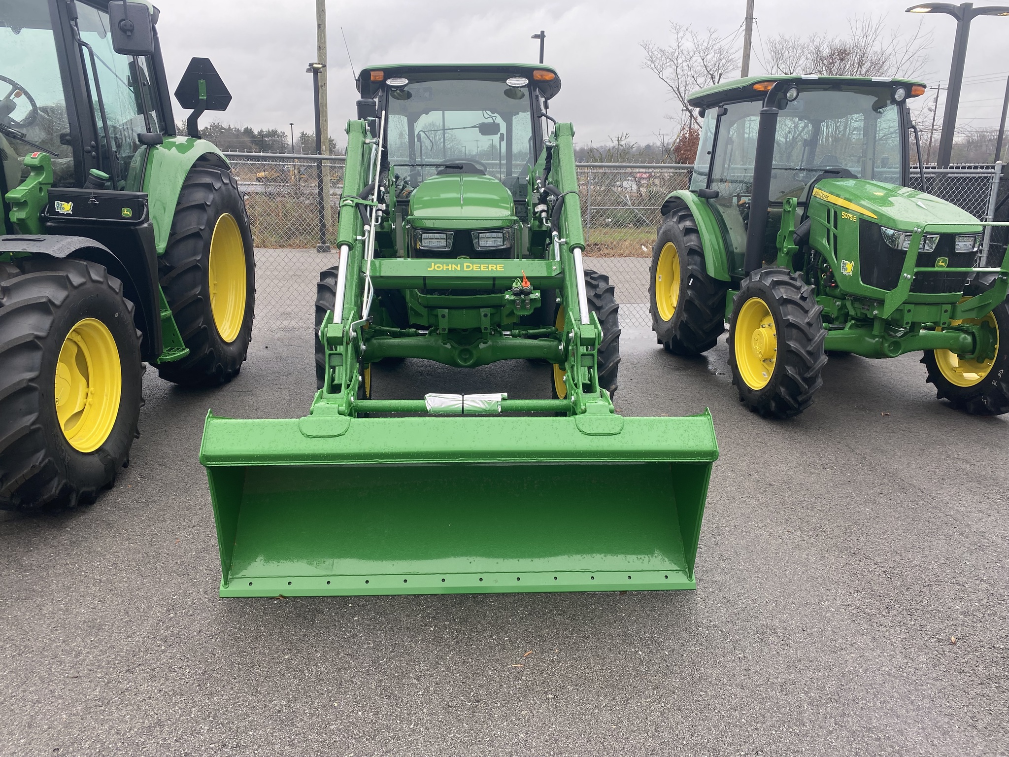 2025 John Deere 5075E Image 2