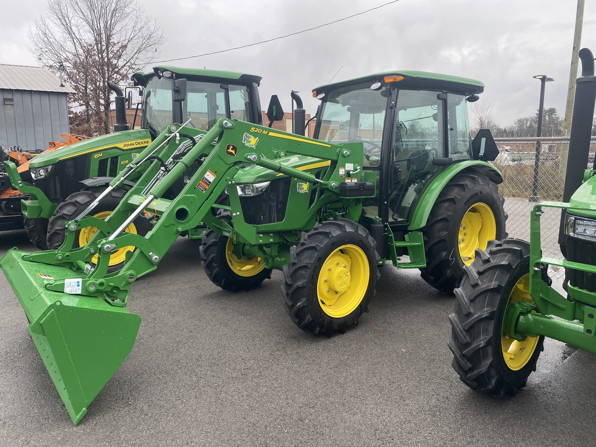 2025 John Deere 5075E Image 3