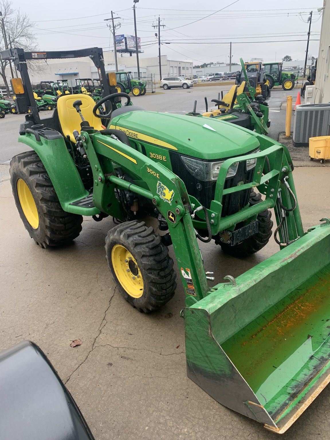 2023 John Deere 3038E Image 1