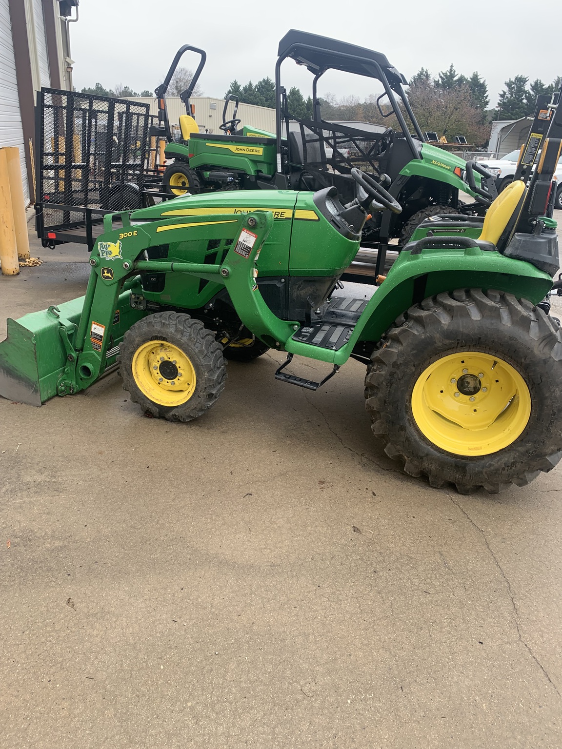 2023 John Deere 3038E Image 4