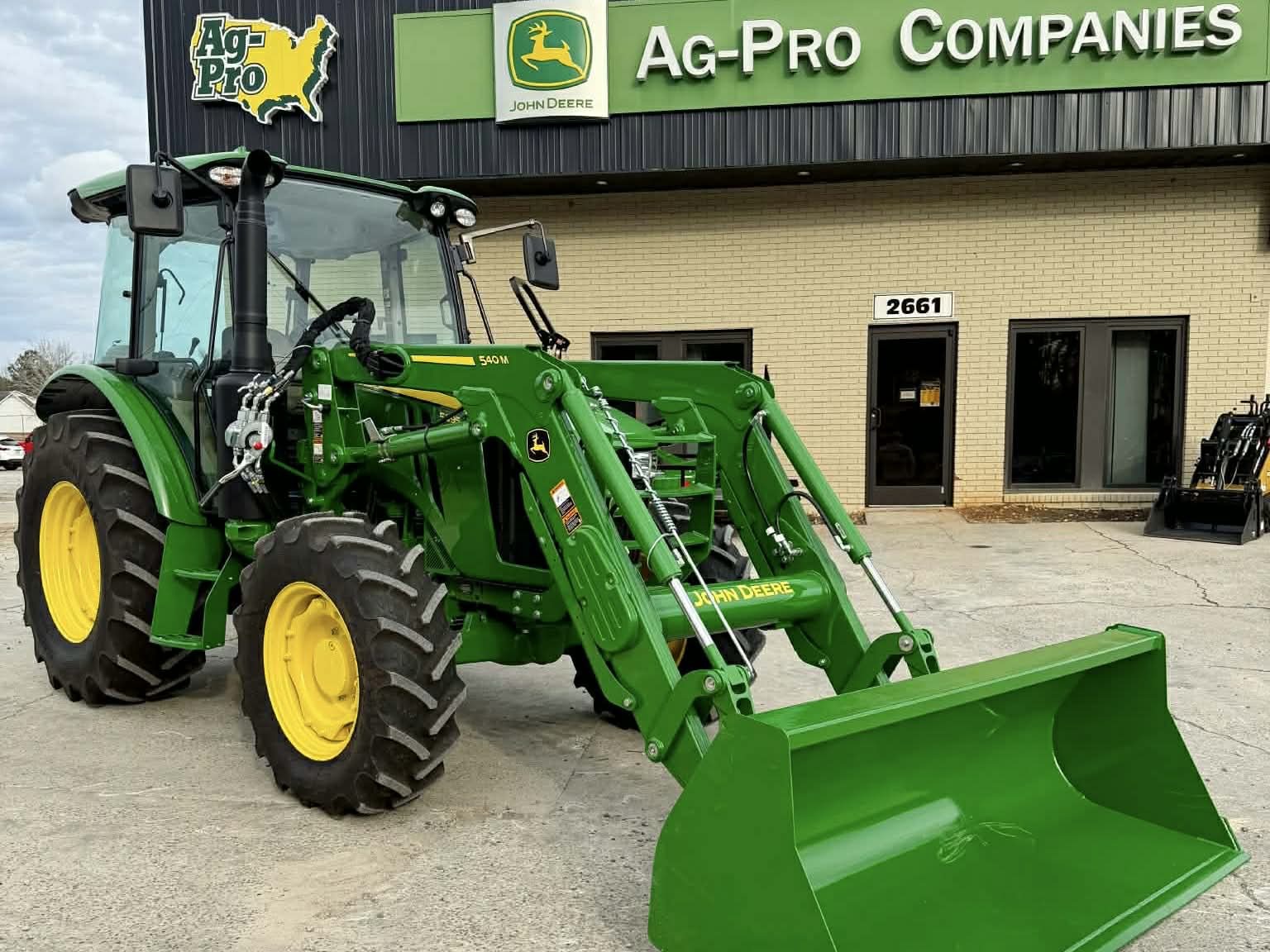 2025 John Deere 5095M Image 1