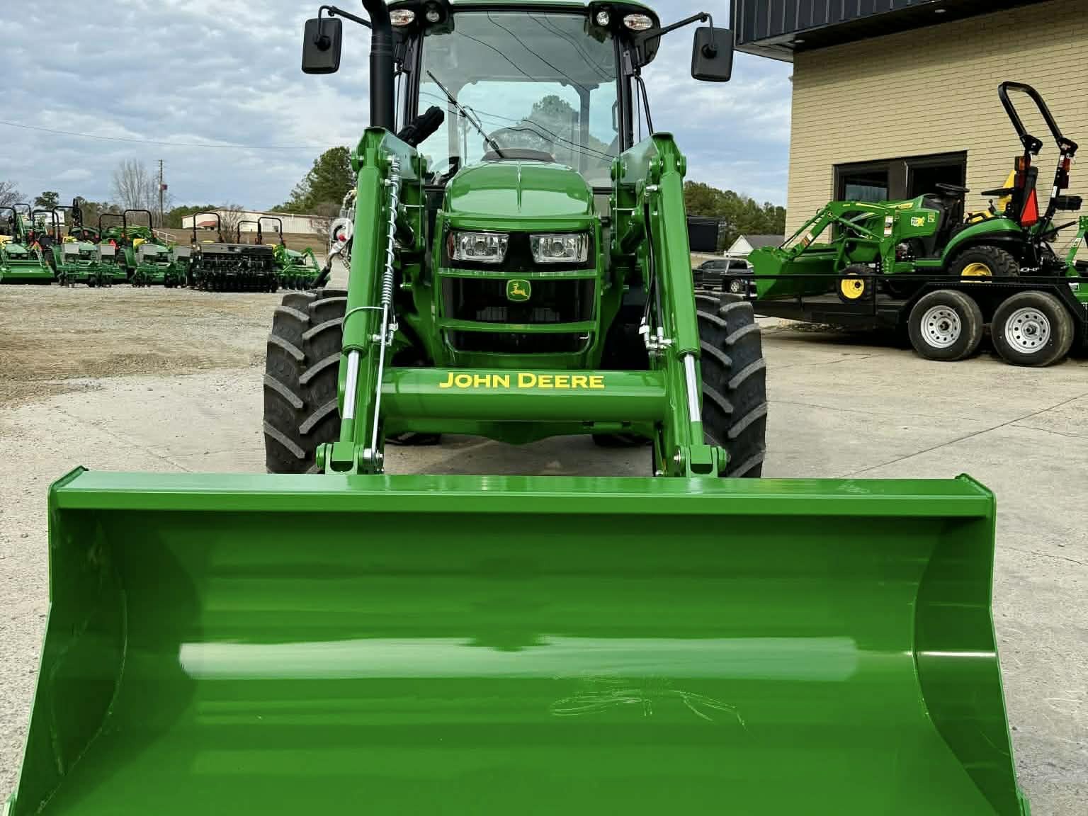 2025 John Deere 5095M Image 3