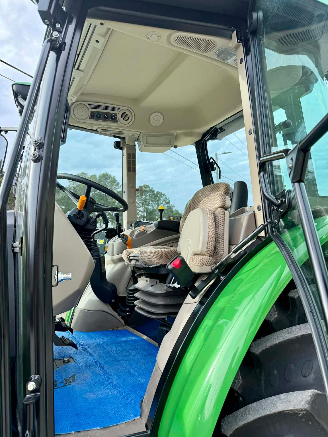 2025 John Deere 5095M Image 7