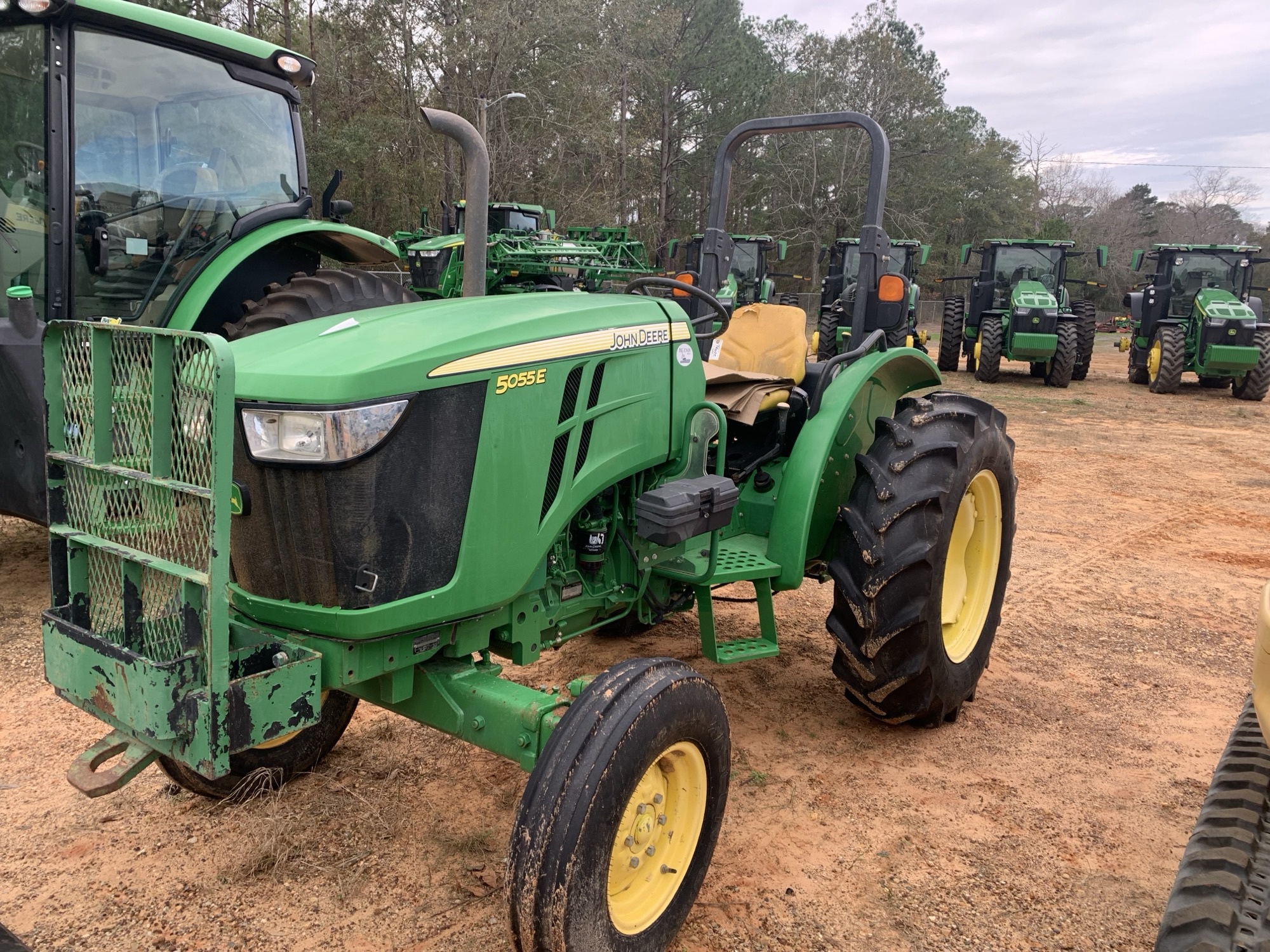 John Deere 5055E Image 2