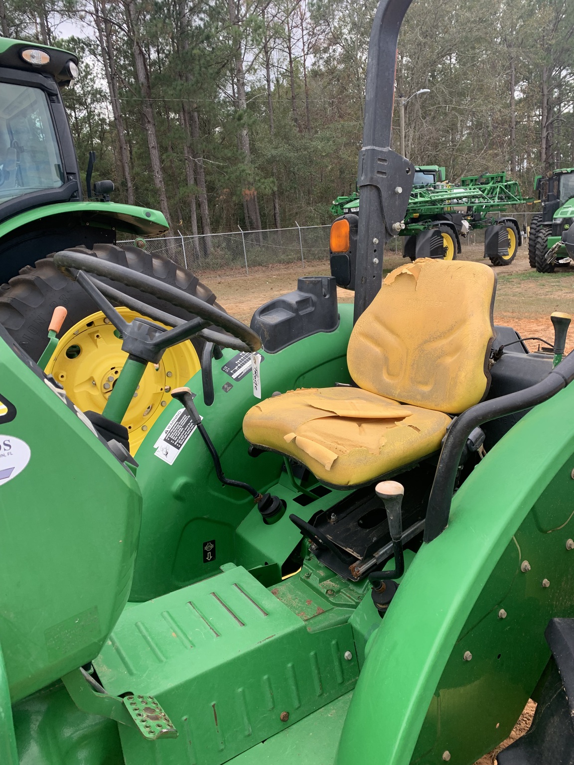John Deere 5055E Image 3