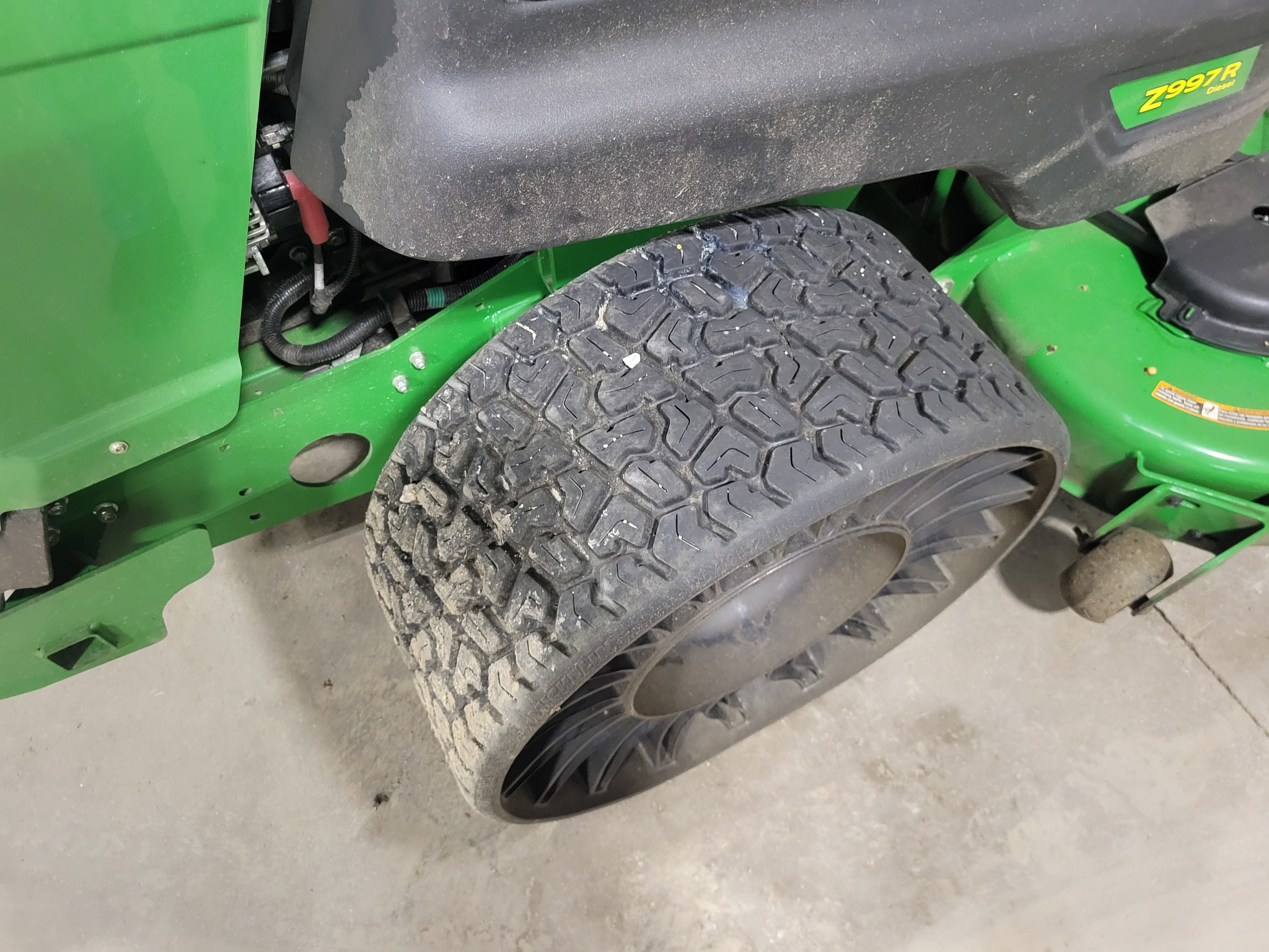  2025 John Deere Z997R at Heritage Tractor in Roanoke, IL
