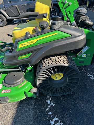 2024 John Deere Z960M Image 3