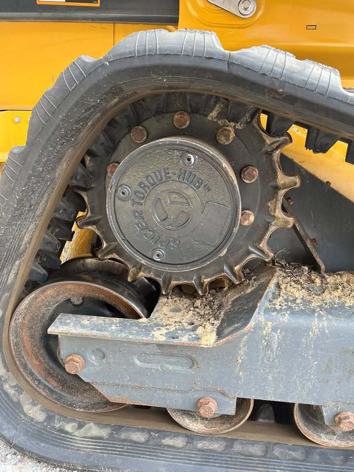 2024 John Deere 325G Image 8