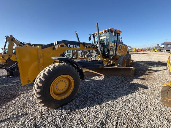 Photo of a 2024 John Deere 772G