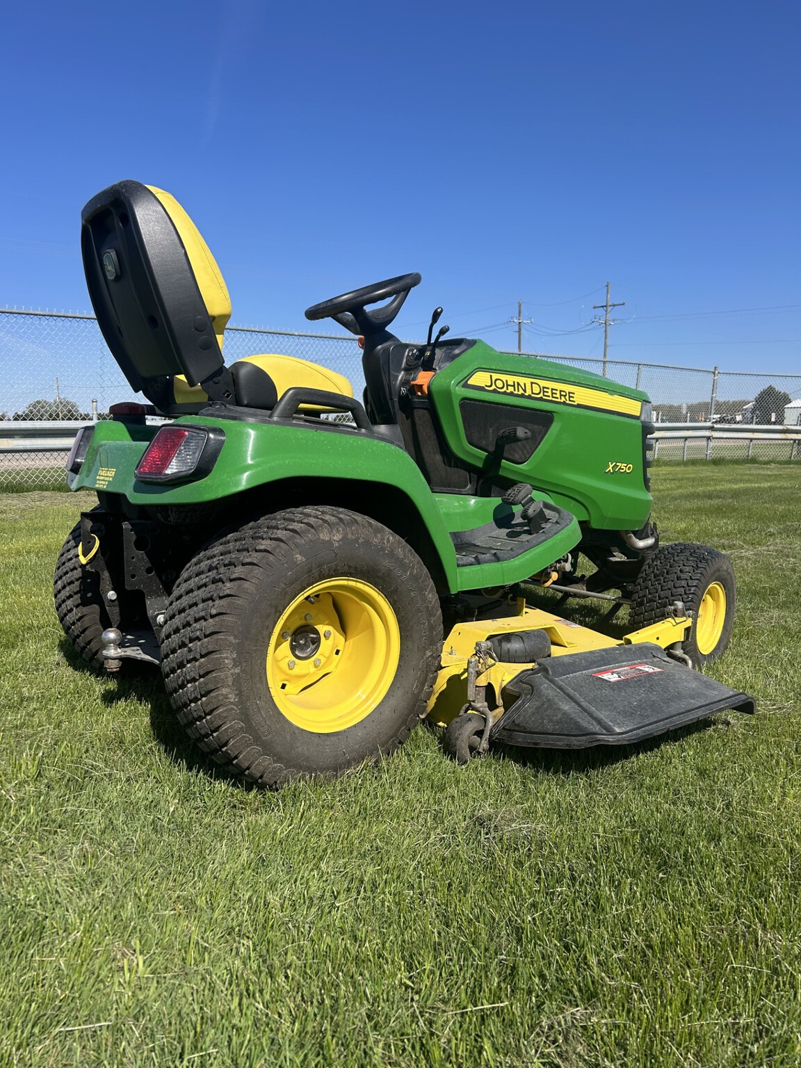 2012 John Deere X750 Image 5
