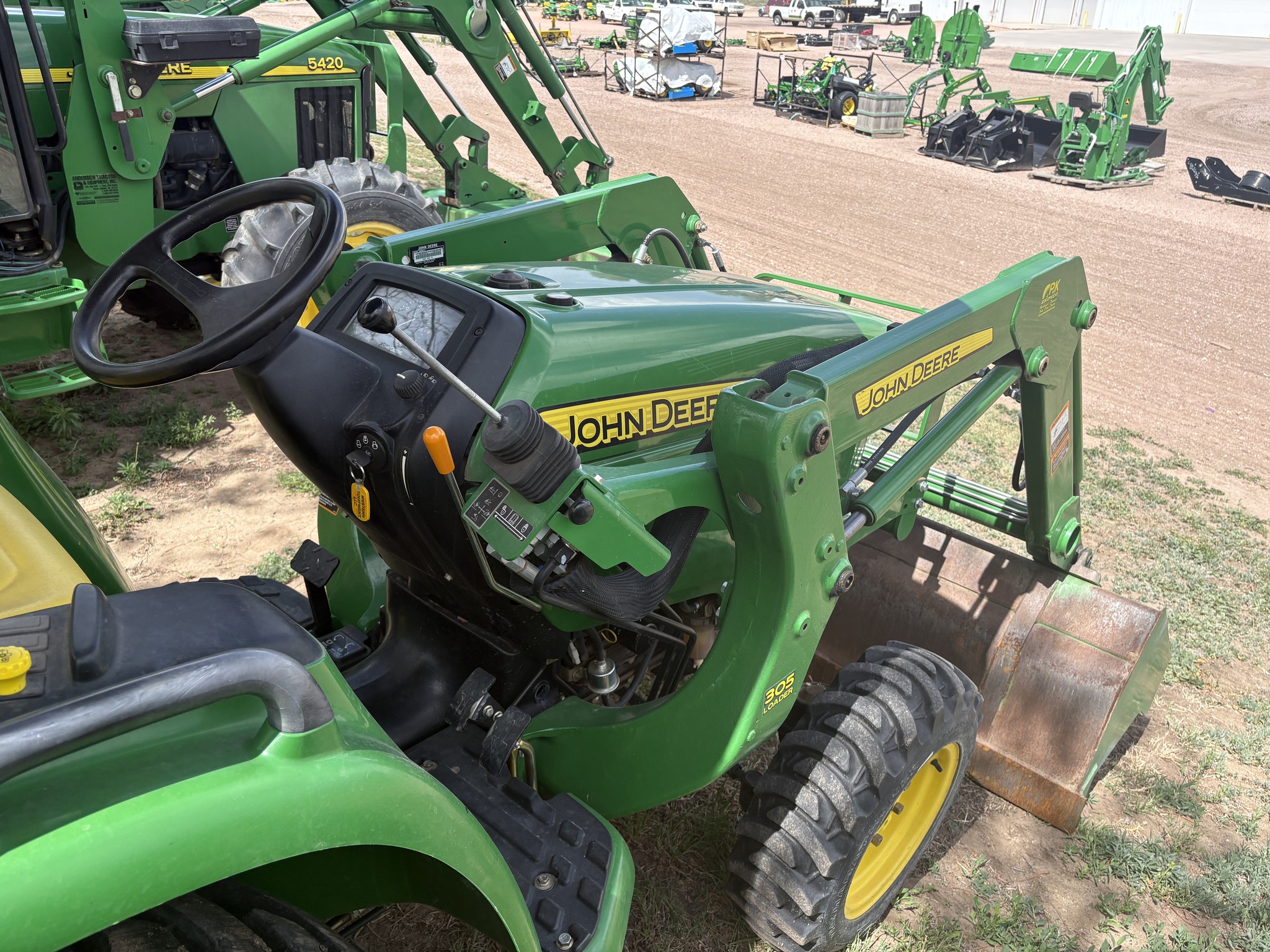 2011 John Deere 3032E Image 8