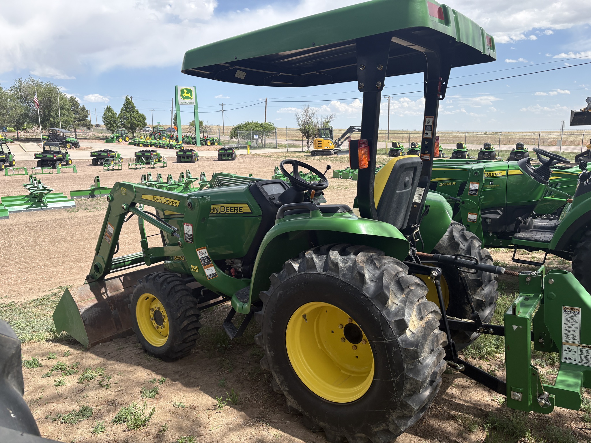 2011 John Deere 3032E Image 6