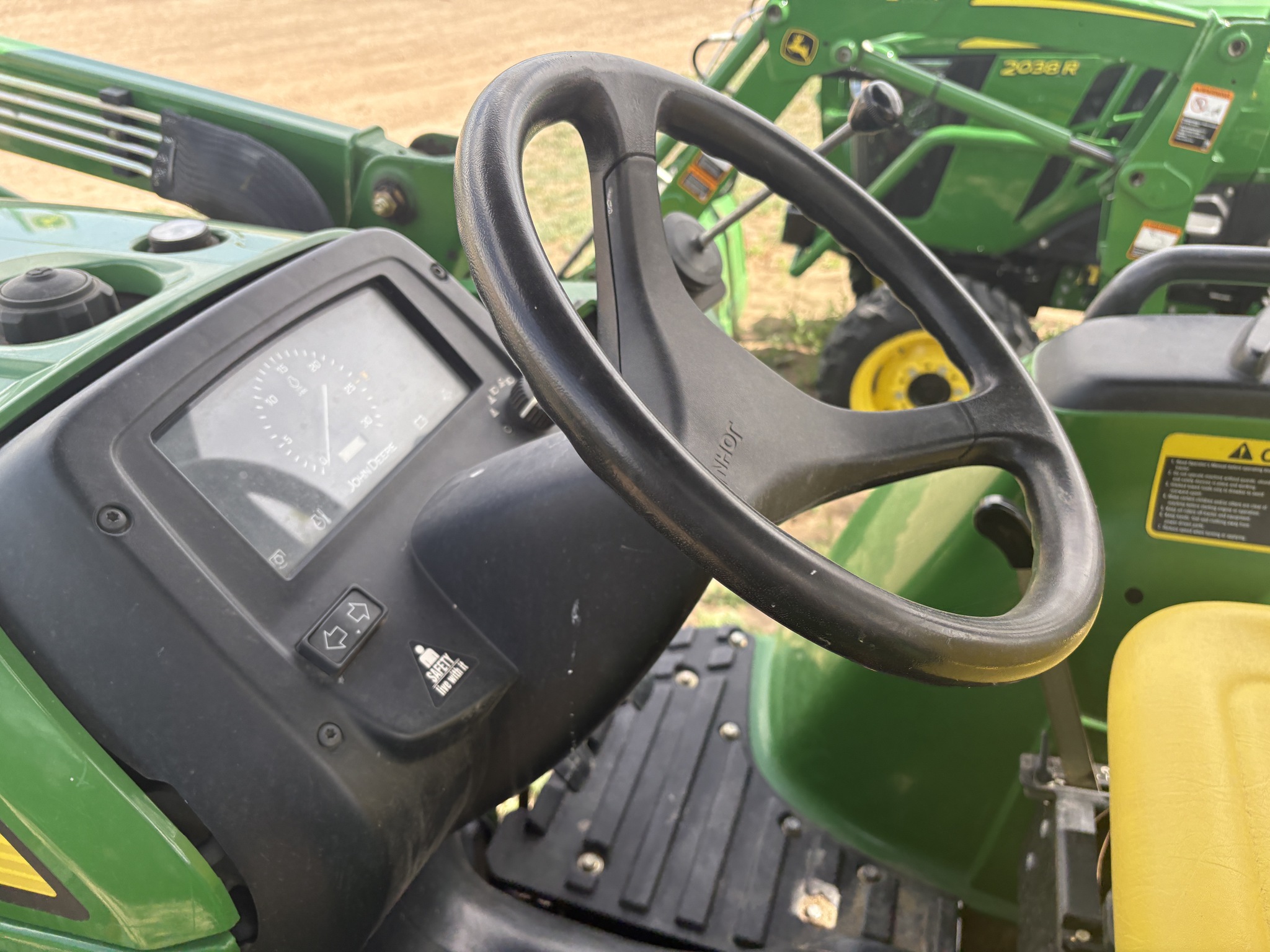 2011 John Deere 3032E Image 3