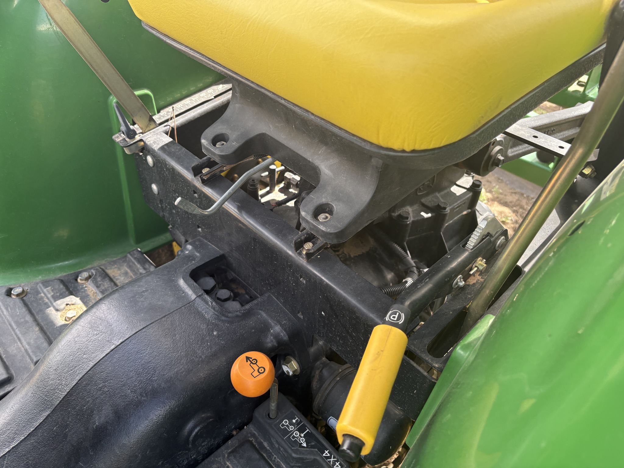 2011 John Deere 3032E Image 5