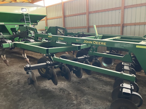  John Deere 2700
