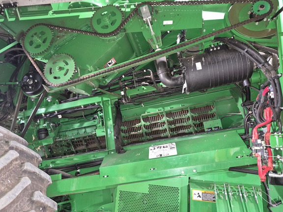 Used 2019 John Deere S780 Combines at Horizon Ag & Turf in St. Paul, AB - Photo5