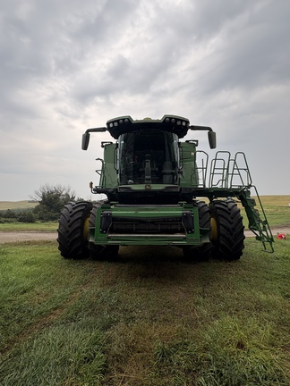 Used 2023 John Deere X9 1000 Combines at Horizon Ag & Turf in Vermilion, AB - Photo2