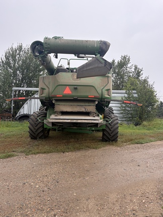 Used 2023 John Deere X9 1000 Combines at Horizon Ag & Turf in Vermilion, AB - Photo4