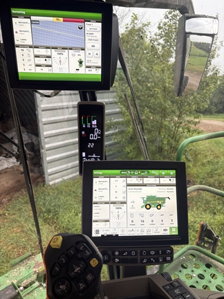 Used 2023 John Deere X9 1000 Combines at Horizon Ag & Turf in Vermilion, AB - Photo9