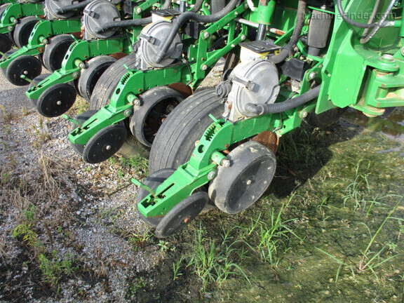 Photo of 2013 John Deere 1790
