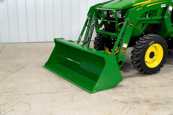 New In-Stock 2026 John Deere 3032E Compact Utility Tractors at Koenig Equipment in Oxford, OH - Photo6