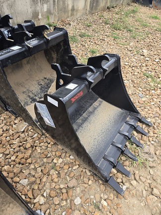 2025 John Deere 36 in. TOOTH BKT