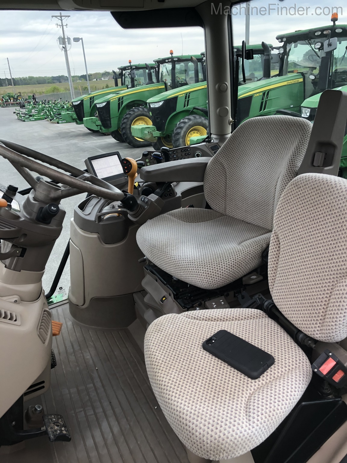 2016 John Deere 6130R Image 3