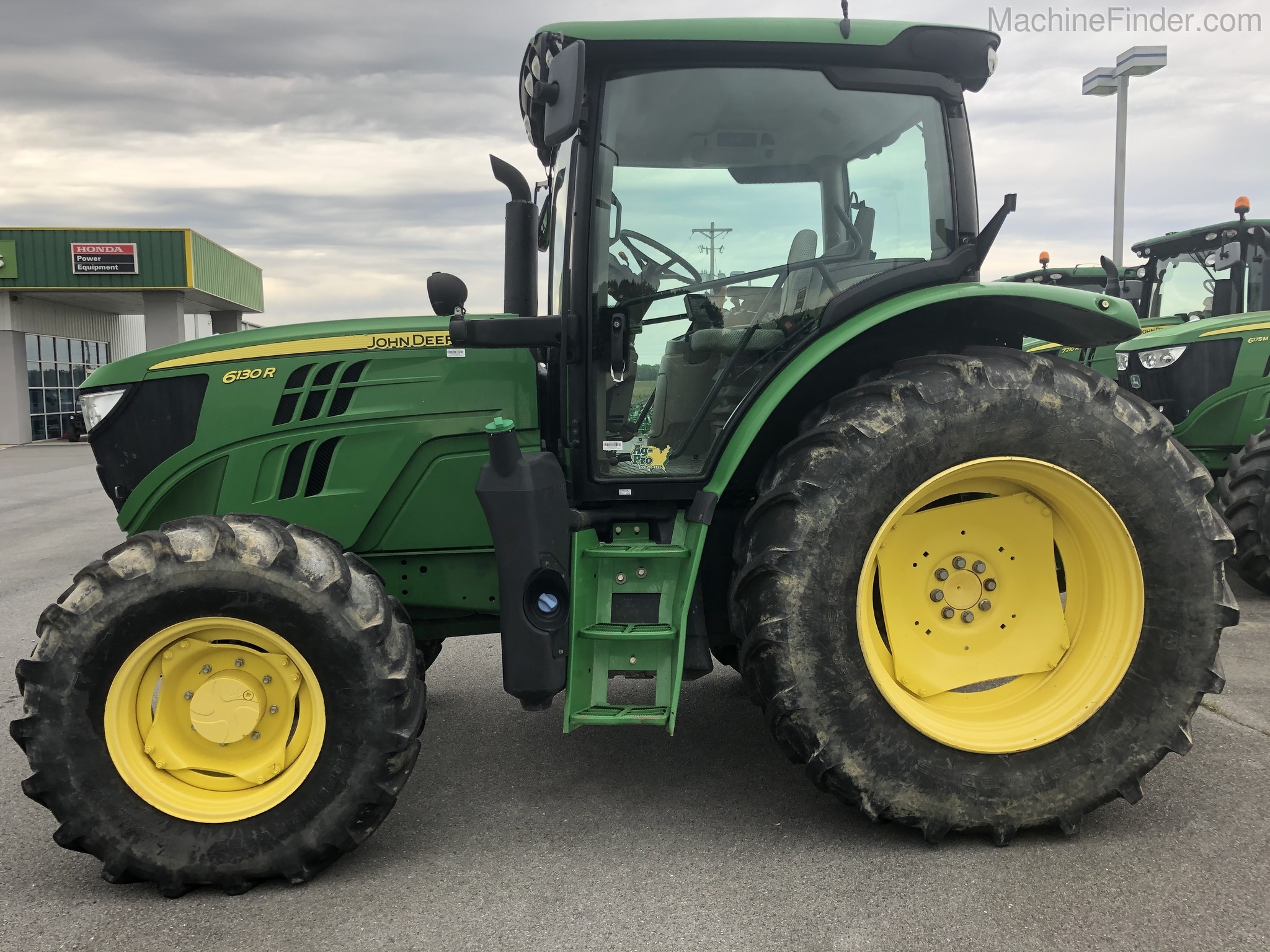 2016 John Deere 6130R Image 4