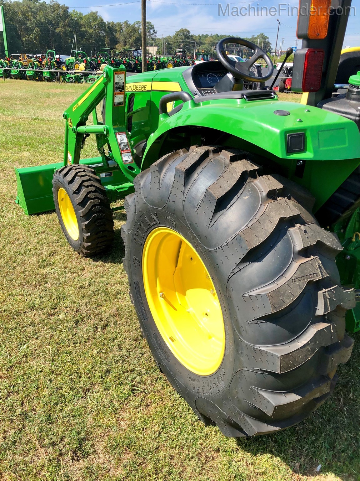 2020 John Deere 4052M Image 9
