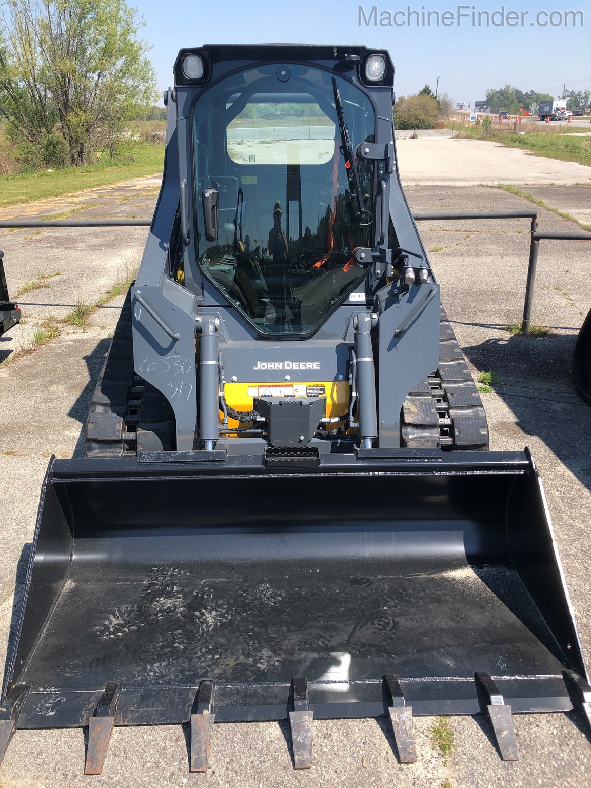 2020 John Deere 317G CAB Image 2