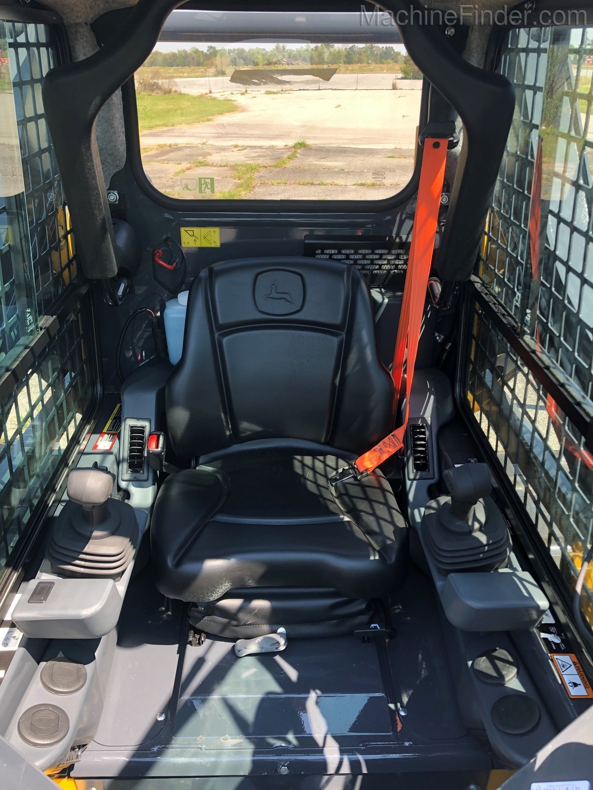 2020 John Deere 317G CAB Image 5