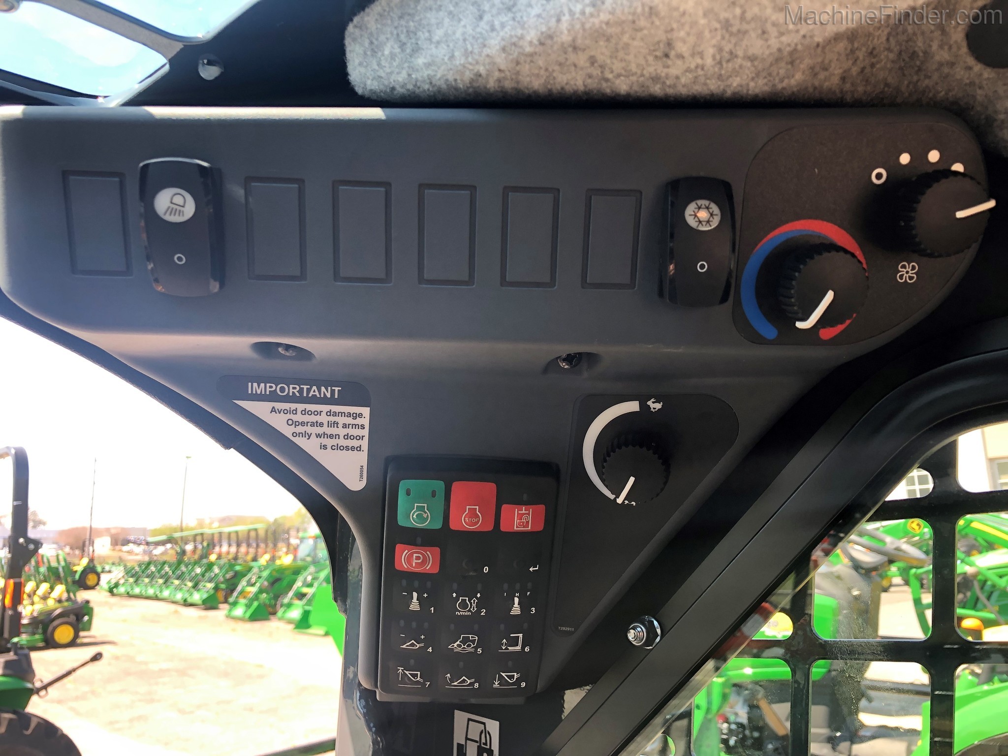 2020 John Deere 317G CAB Image 8