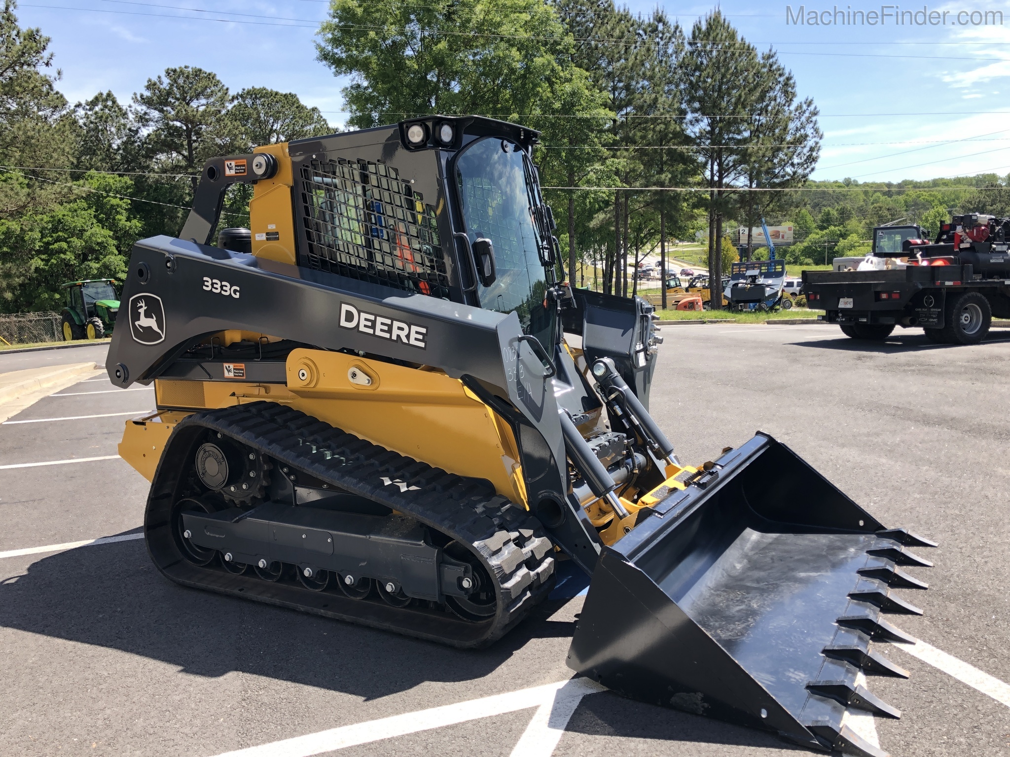 2020 John Deere 333G Image 2