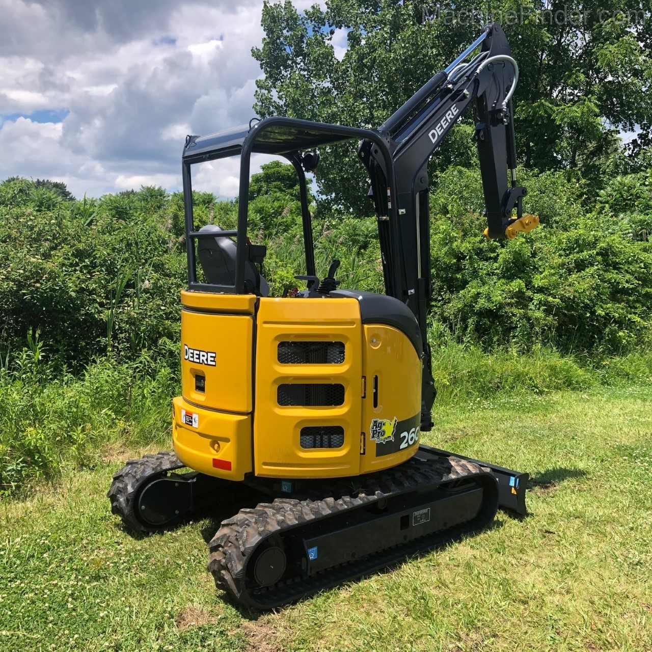 2020 John Deere 26G Image 3