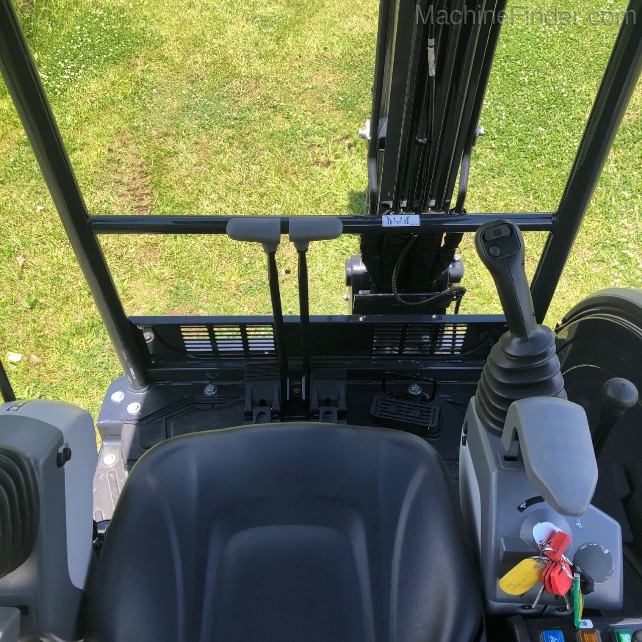 2020 John Deere 26G Image 5