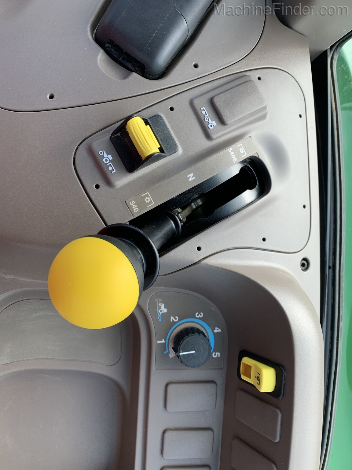 2019 John Deere 5090M Image 5