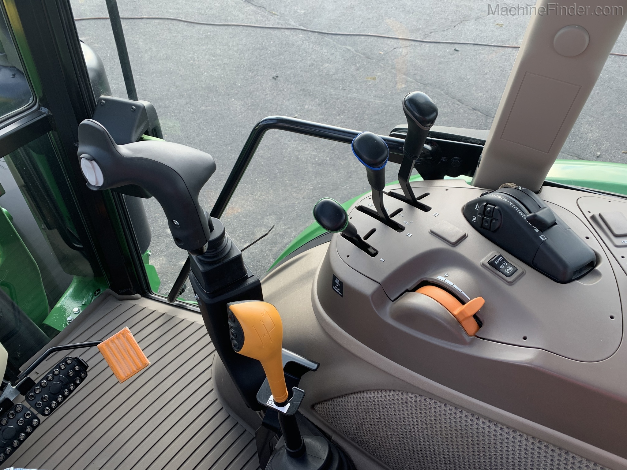 2019 John Deere 5090M Image 6