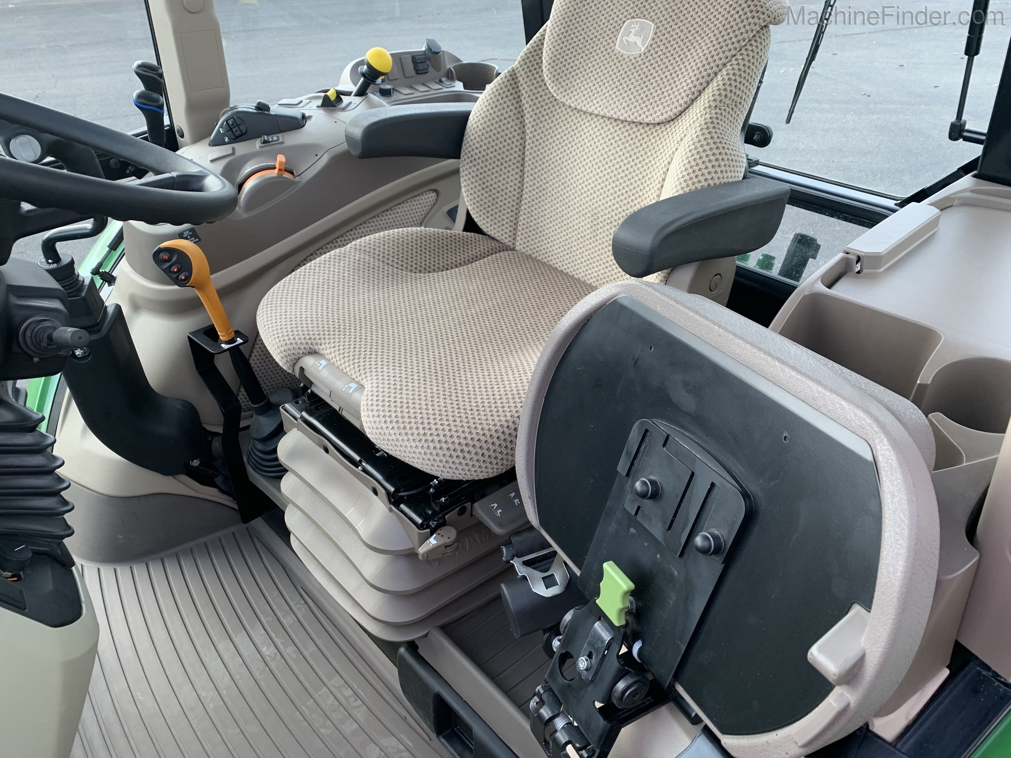 2019 John Deere 5090M Image 16